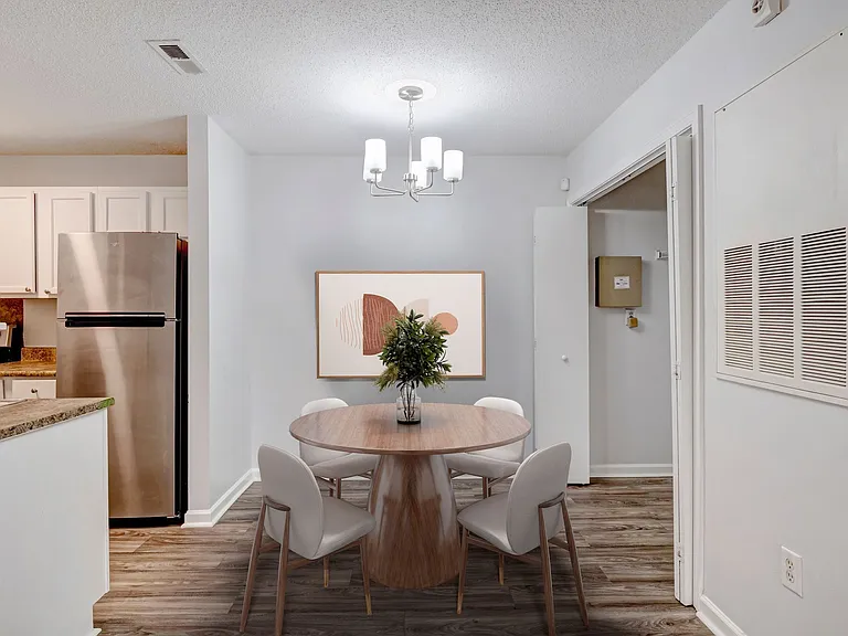Britt Lake Apartments — Photo 6