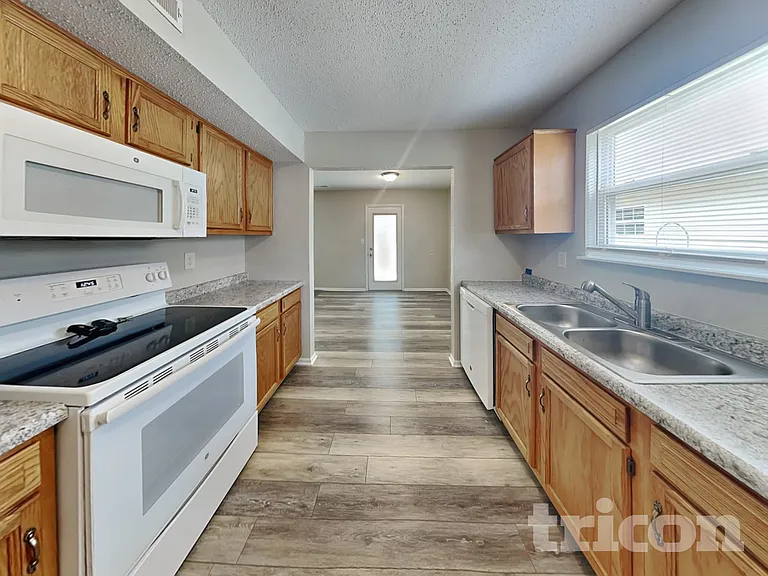 1726 Farm Meadow Dr — Photo 5