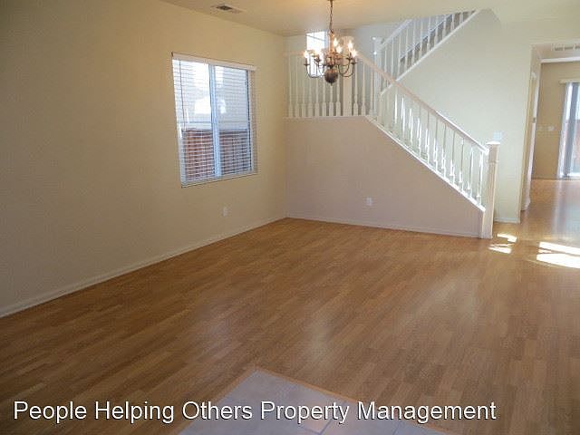 1st image of 425 Ashbourne Gln