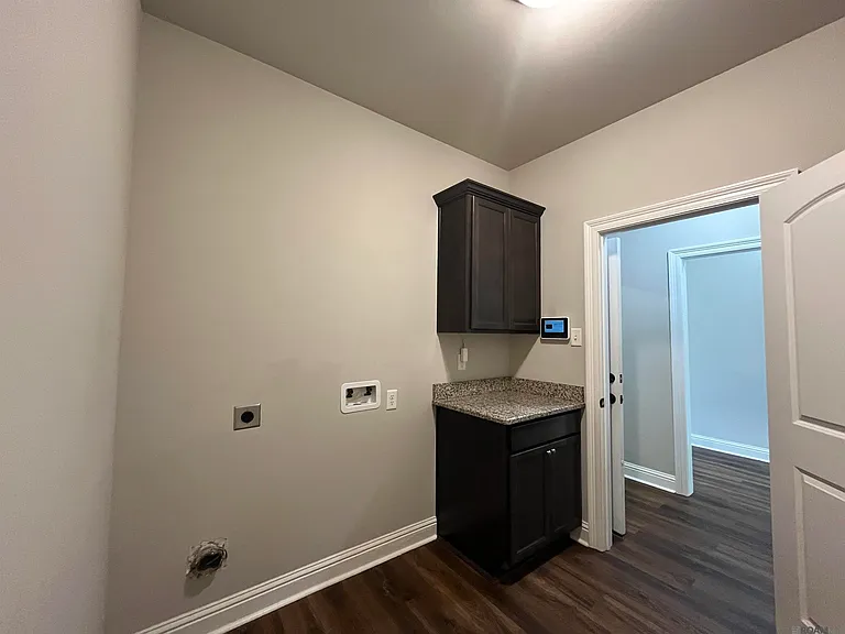1303 Hickory Creek Dr — Photo 24