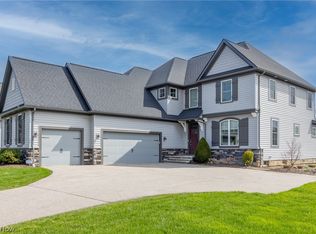 17567 Gates Landing Dr, Chagrin Falls, OH 44023