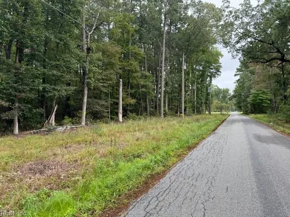 5 Severn Wharf Rd, Hayes, VA 23072