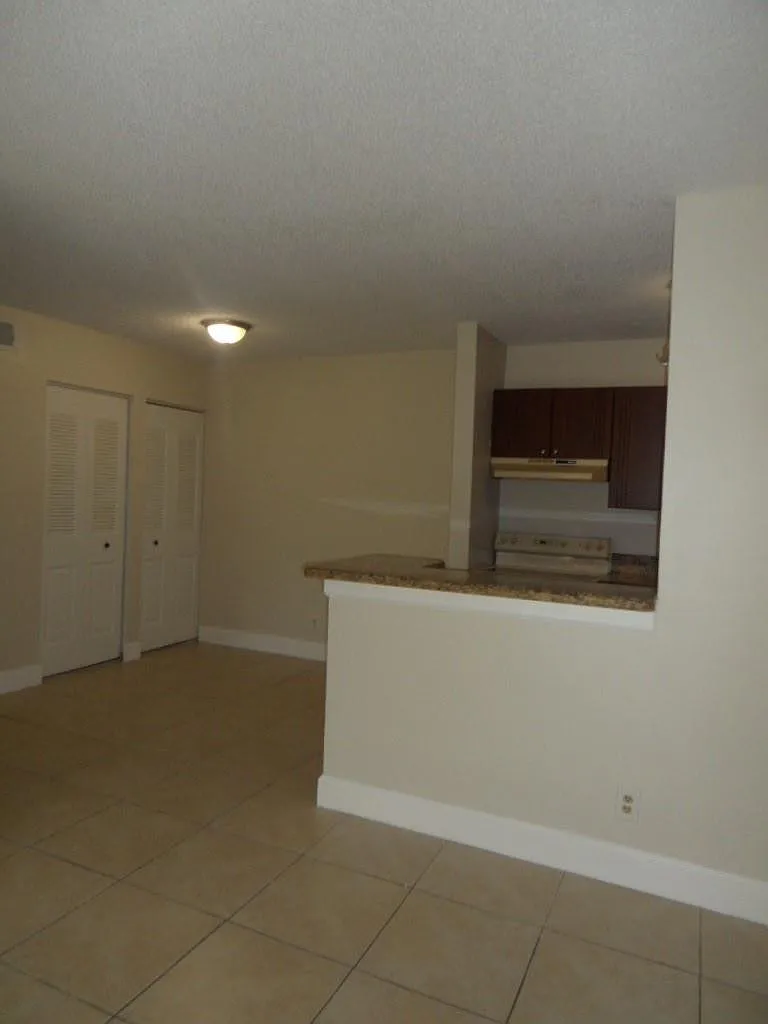 2 bed, 2.0 bath, 926 sqft, $2,100 — Photo 4