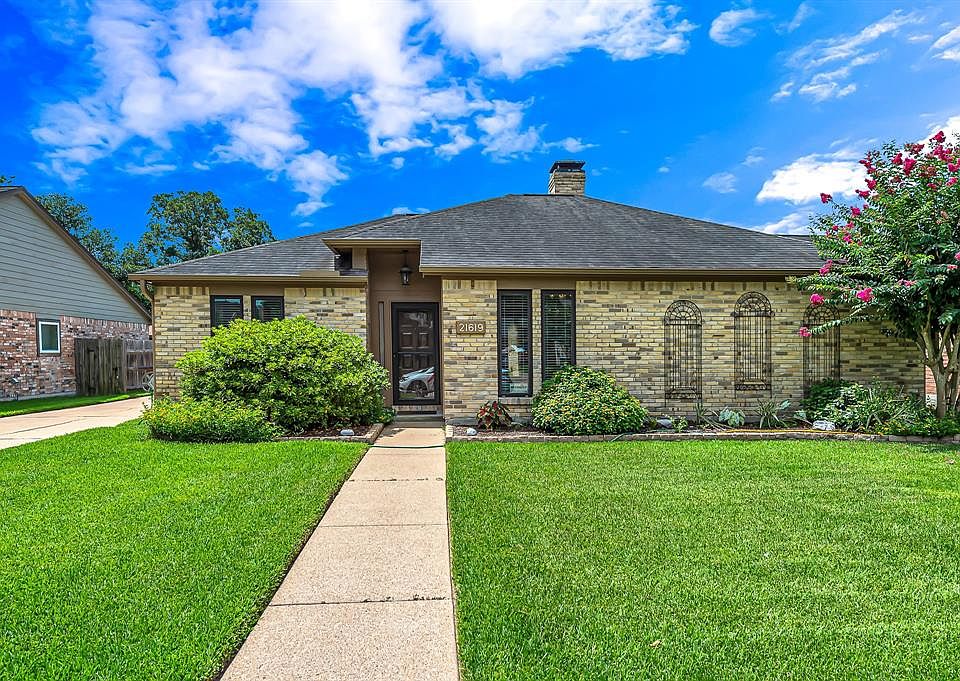 1st image of 21619 Park Valley Dr