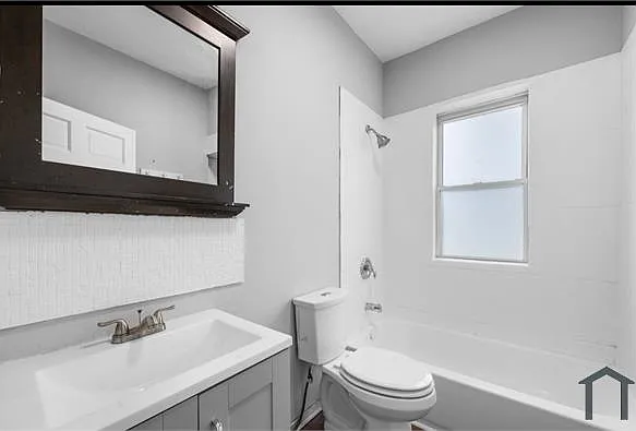 2217 E 71st St #3 — Photo 10