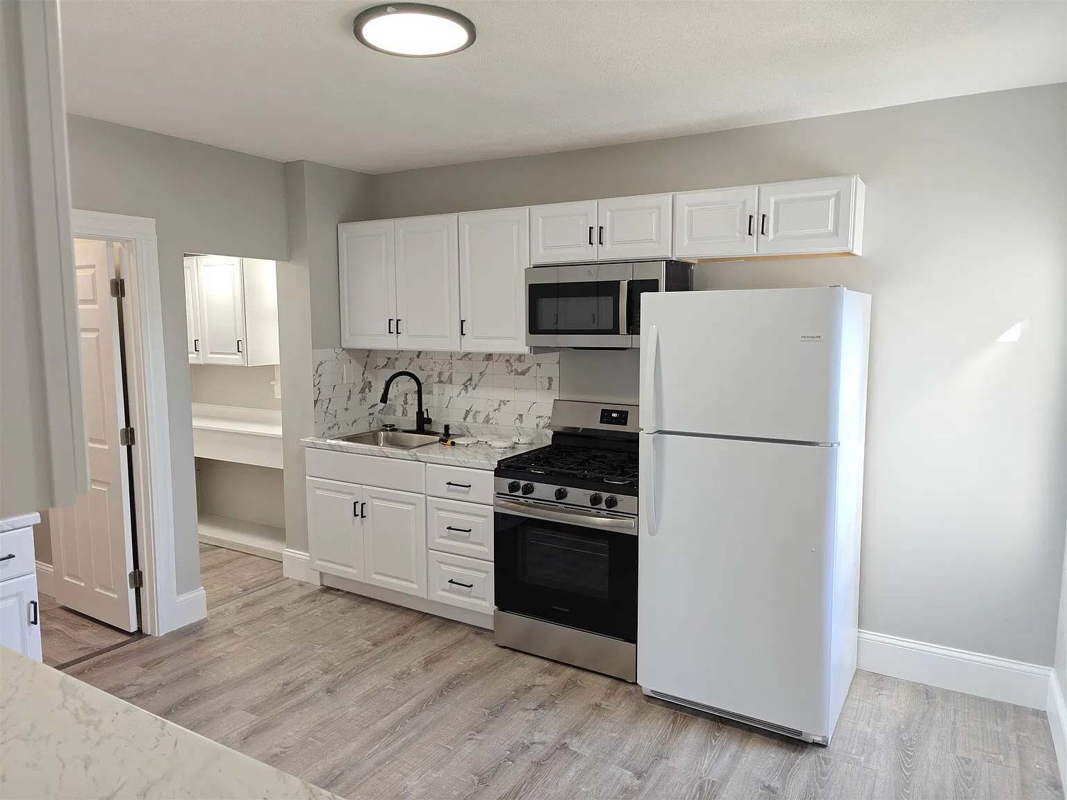 2 bed, 600 sqft, $2,600 — Photo 2