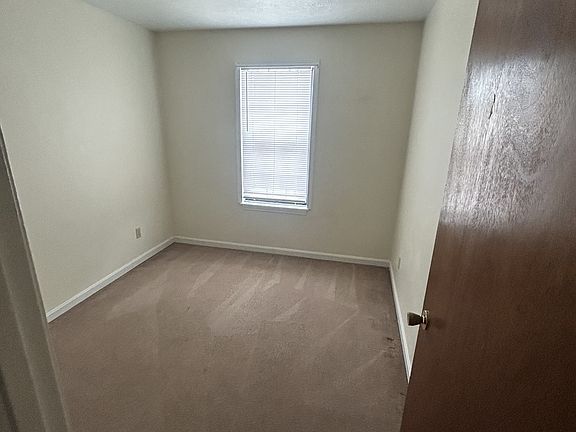 3rd image of 720 E Lincoln Trail Blvd #7