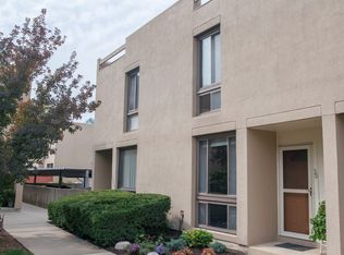 20 Maple Tree Ct, Elmhurst, IL 60126