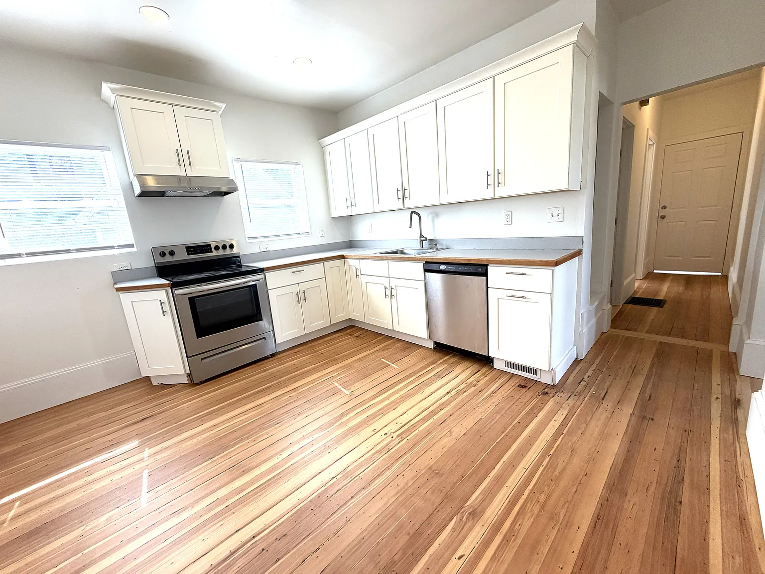 3 bed, 1100 sqft, $3,750 — Photo 2