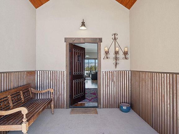 3rd image of 524 Badger Trl S