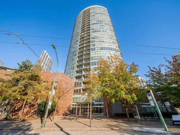 6088 Willingdon Ave #1503, Burnaby, BC V5H 4V2
