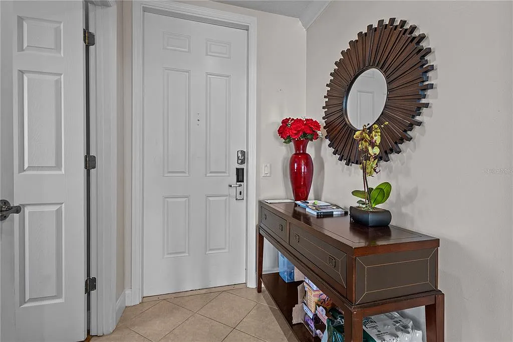 3 bed, 2.0 bath, 1419 sqft, $2,000 — Photo 2