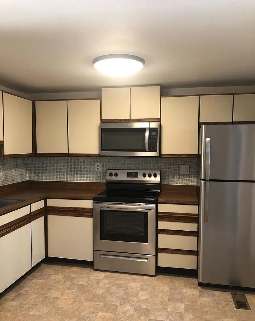 Building Photo - 20520 Strath Haven Dr