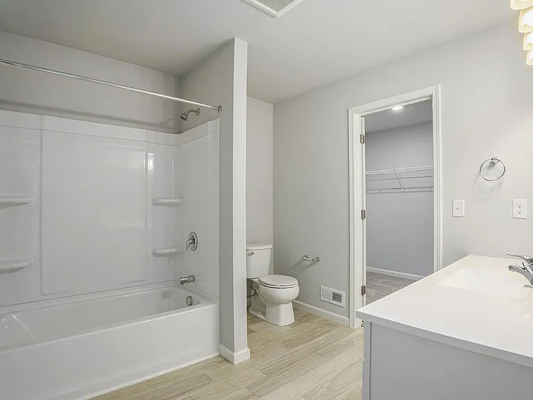 16507 Bedington Dr — Photo 13