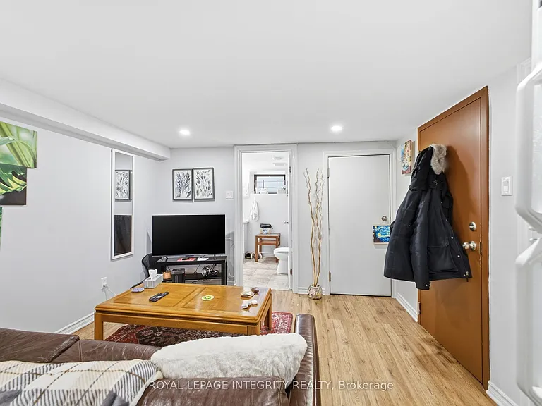 172 Cobourg St #B — Photo 16
