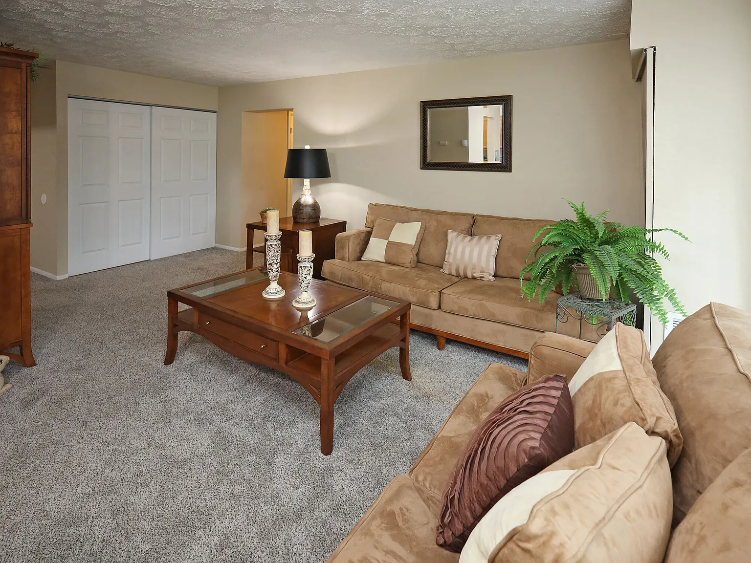 Willoughby Hills Towers — Photo 3