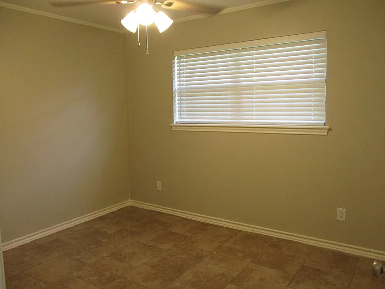 2620 County Ave — Photo 8