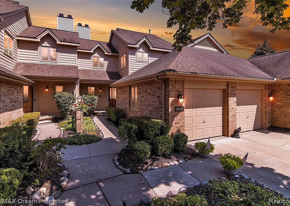 1st image of 18508 Blue Heron Dr W #118
