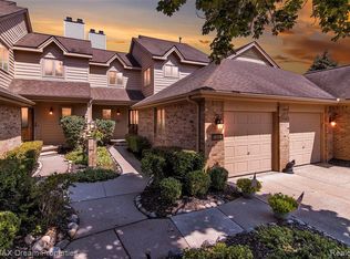 18508 Blue Heron Dr W #118, Northville, MI 48168
