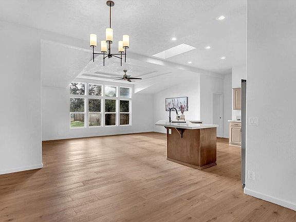 2nd image of 3331 Chestnut St