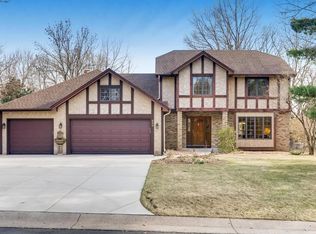 660 Lake Pine Dr, Shoreview, MN 55126