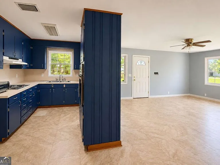 504 Bowen St — Photo 14