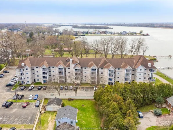 40 Adams Ln #114, Lasalle, ON N9J 3R4