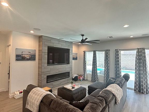 3rd image of 4736 N Diana Ave