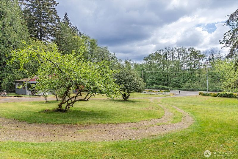 5th image of 20853 Viking Avenue NW