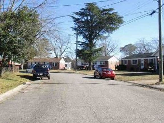 Exterior Neighborhood (street photo)