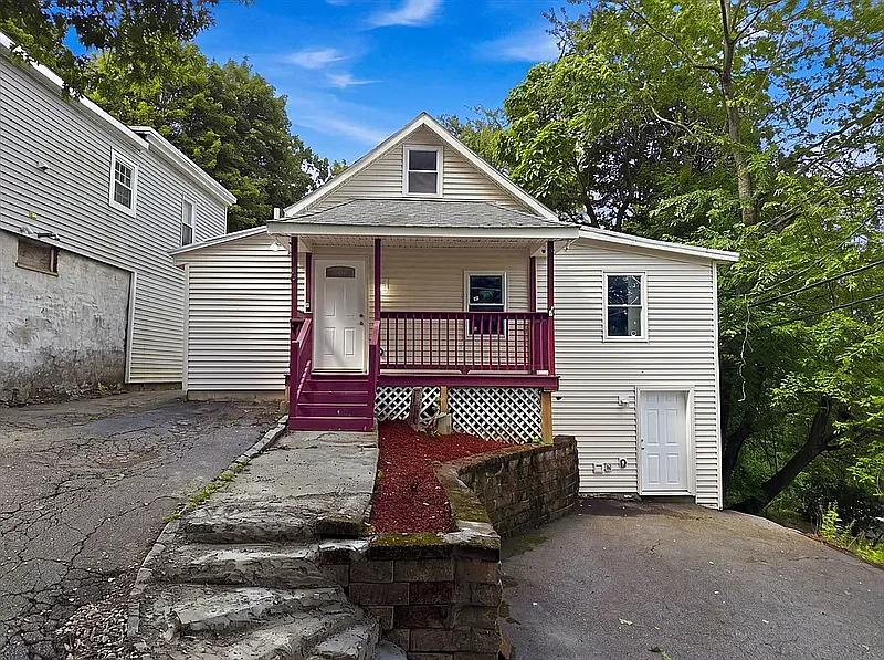 8 Hawkins St