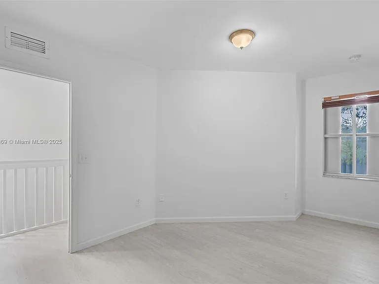 8206 SW 29th St — Photo 11