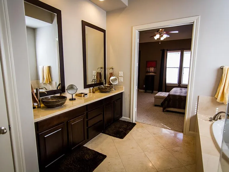739 Live Oak St — Photo 3