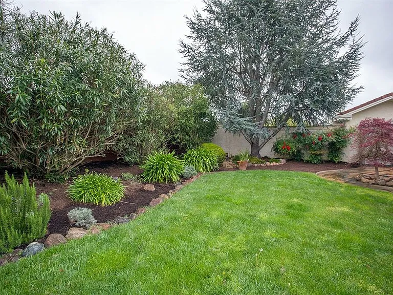 120 Holstrom Cir — Photo 9