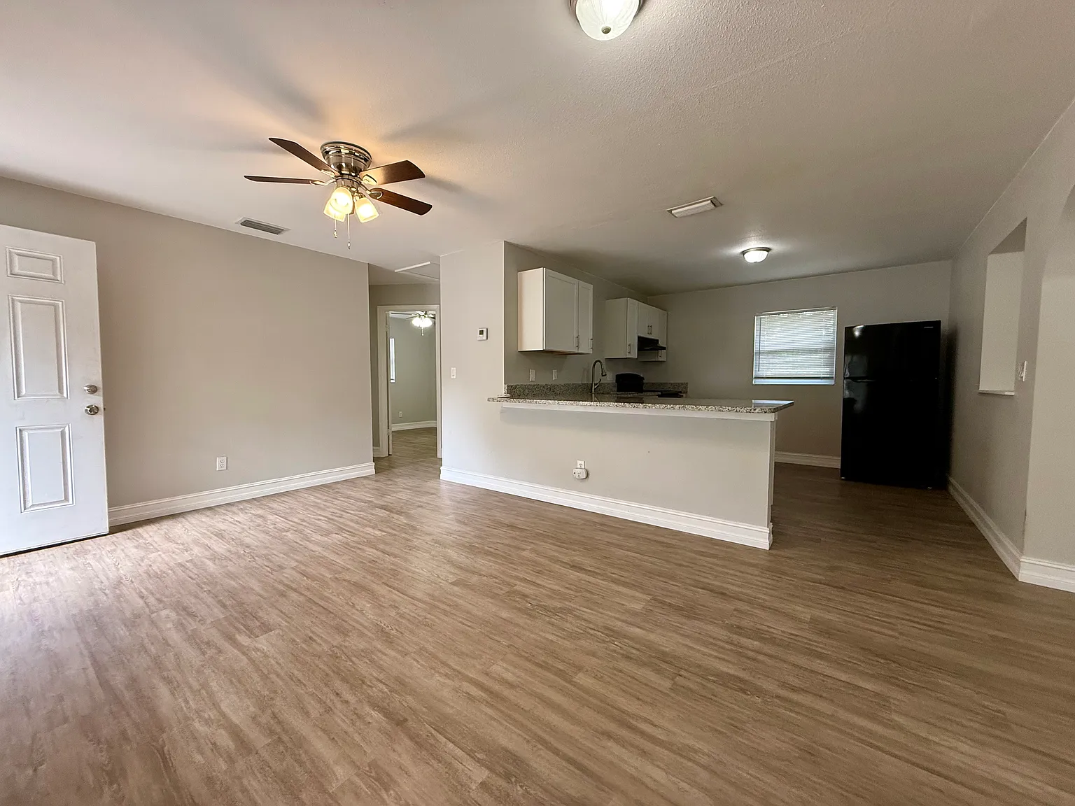2 bed, 972 sqft, $1,600 — Photo 3