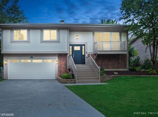 140 Greenway Dr, Bloomingdale, IL