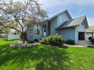 304 Terry Ln, Bloomingdale, IL
