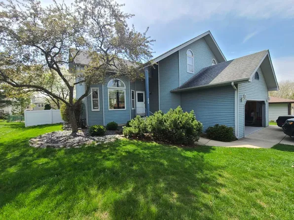 304 Terry Ln, Bloomingdale, IL 60108