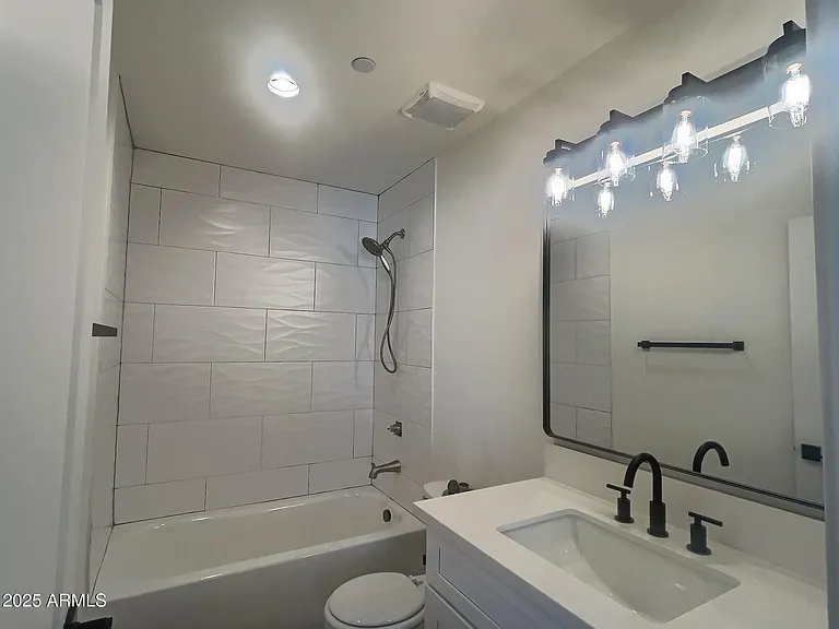 2502 E Paradise Ln #2 — Photo 26