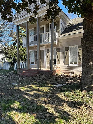 514 S College St Photo 1