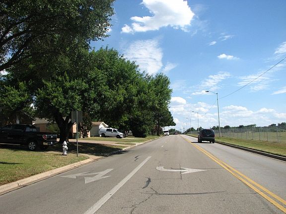 5th image of 409 N Davis Dr