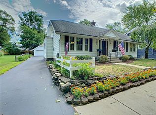 50 Monroe Dr, Williamsville, NY