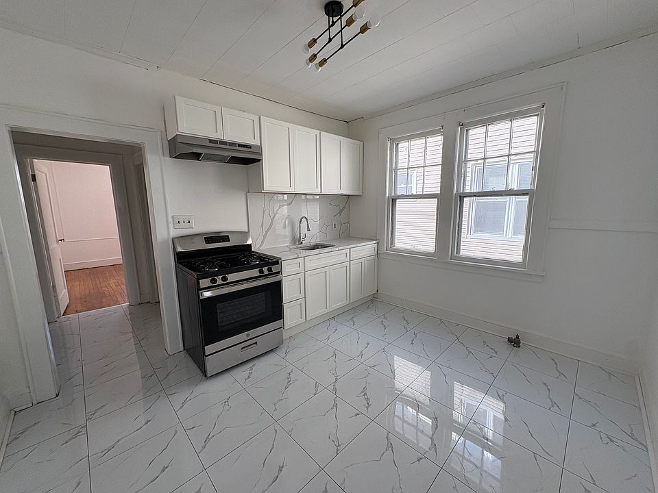 1st image of 105 N 15th St APT 1R