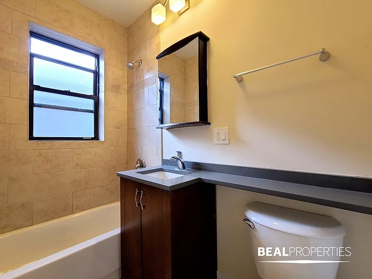 3722 N Pine Grove Ave #W3 — Photo 9