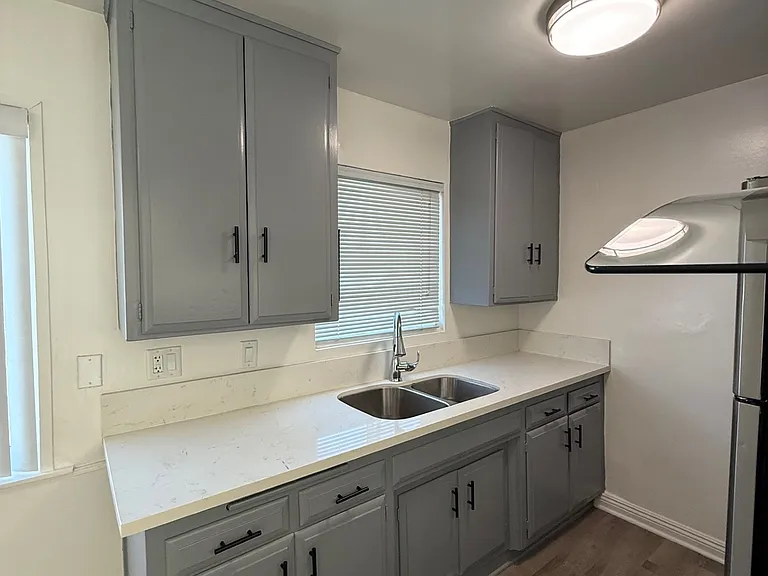 220 Alabama St #E — Photo 13