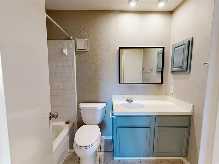 1901 Holleman Dr W #412 — Photo 23