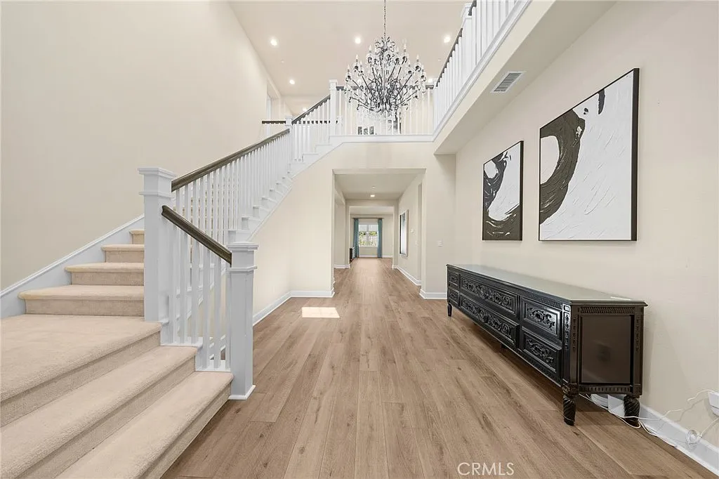 6 bed, 5.5 bath, 4790 sqft, $13,000 — Photo 3