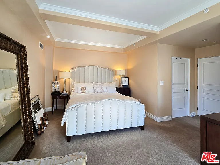 10795 Wilshire Blvd #304 — Photo 33