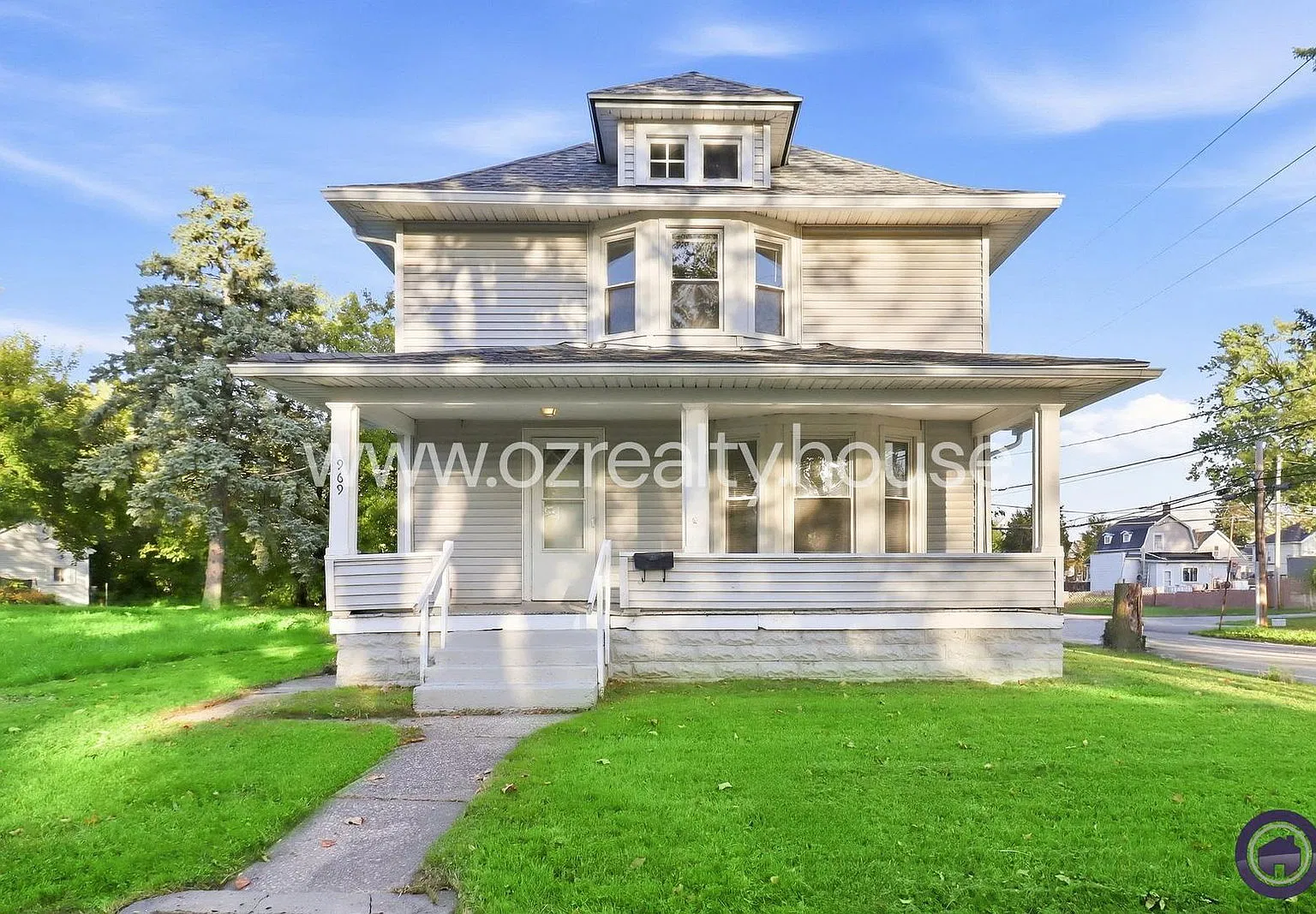 3 bed, 1.0 bath, 1554 sqft, $1,145 — Photo 1