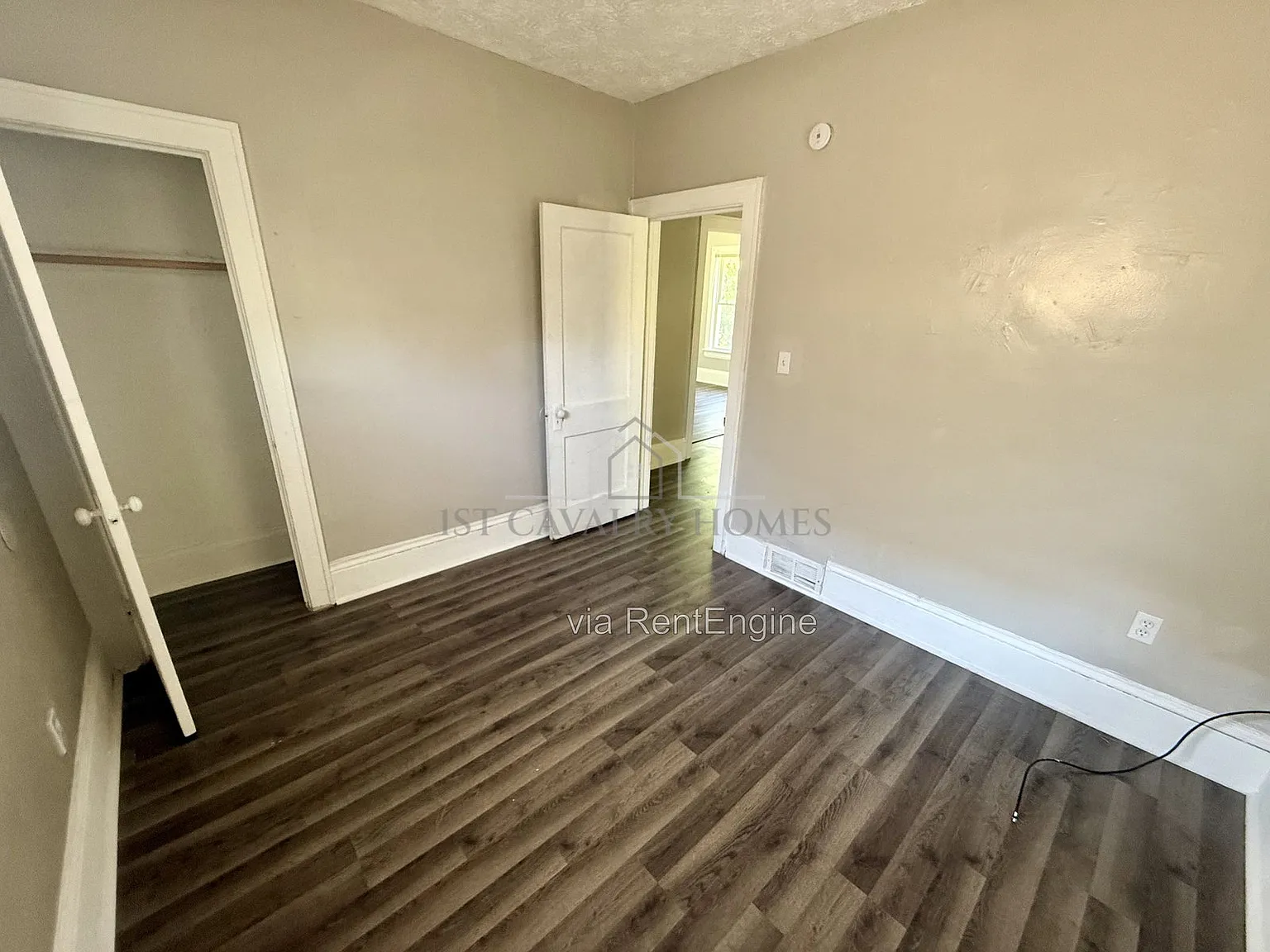 2 bed, 1.0 bath, $915 — Photo 3